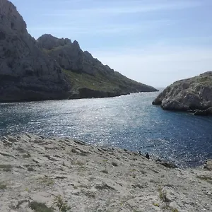 https://lou-pataquet.fr-provencehotel.com